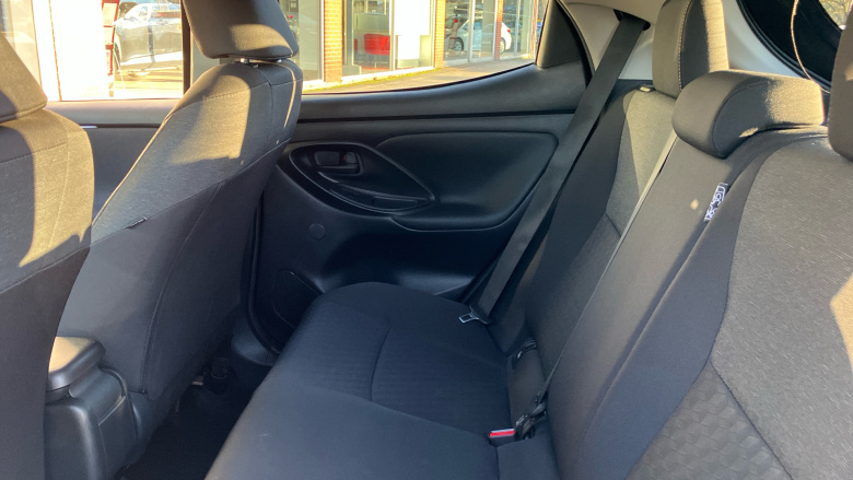 Toyota Yaris 1.5 Hybrid Design 5dr CVT Hybrid Hatchback